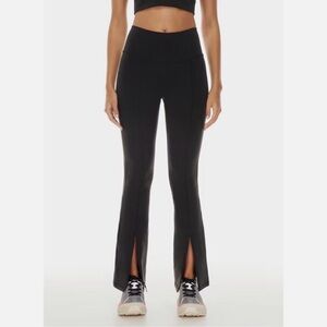Aritzia TNA Midnight Black Yoga Pants - size xS